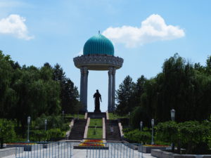 Navoi Park Amir Timue Statue Tashkent