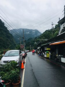 Hiking to Wulai Waterfall