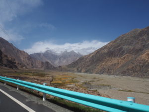 Heading back to Kashgar along the Karakoram Highway