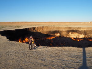 Clear blue skies over the best Darvaza Crater