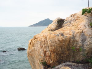 Hiking around Peng Chau's rocky coast 