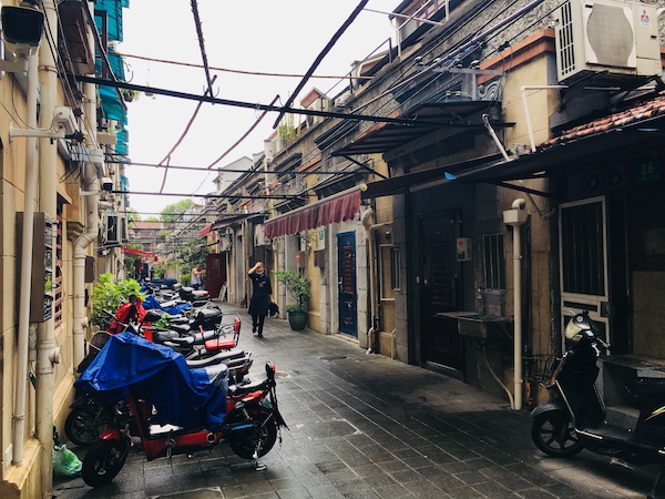 Wandering around Tianzifang in the rain